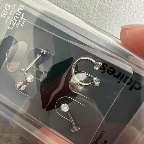 New Claire's Silver-tone Titanium Cubic Zirconia 16G Labret Lip Studs - 4 Pack - Picture 5 of 6